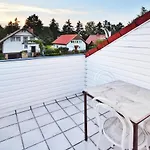 Comfy Lakeside House With Private Garden Иньско