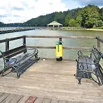 Comfy Lakeside House With Private Garden * Иньско