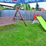 Дом отдыха Comfy Lakeside House With Private Garden