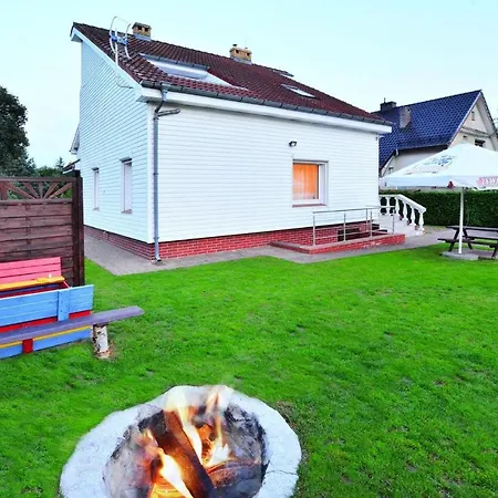 Дом отдыха Comfy Lakeside House With Private Garden