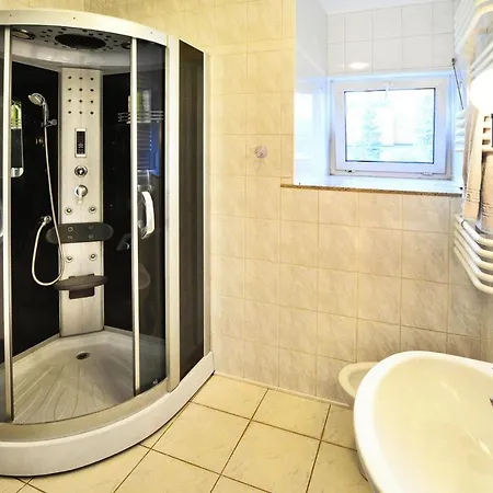 Comfortable Lakeside House, Private Garden Сasa de vacaciones *