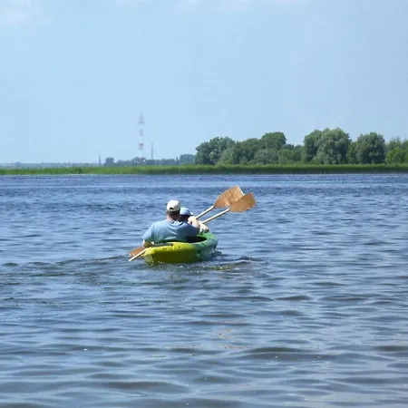 Σπίτι διακοπών Comfortable Lakeside House, Private Garden