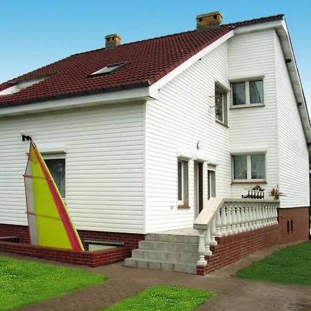 Dom wakacyjny Comfy Lakeside House With Private Garden *