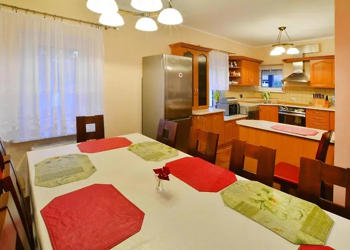 Comfortable Lakeside House, Private Garden