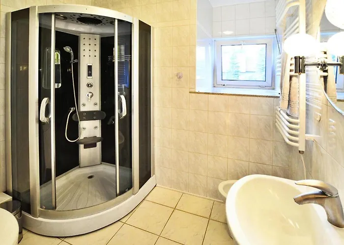 Comfortable Lakeside House, Private Garden Сasa de vacaciones *