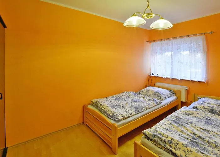 Comfortable Lakeside House, Private Garden *